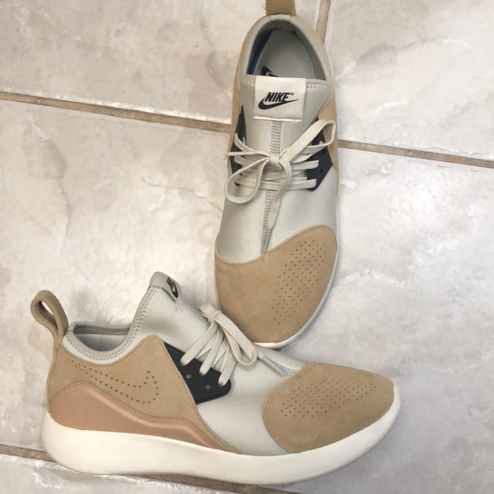 Nike tennis shoes